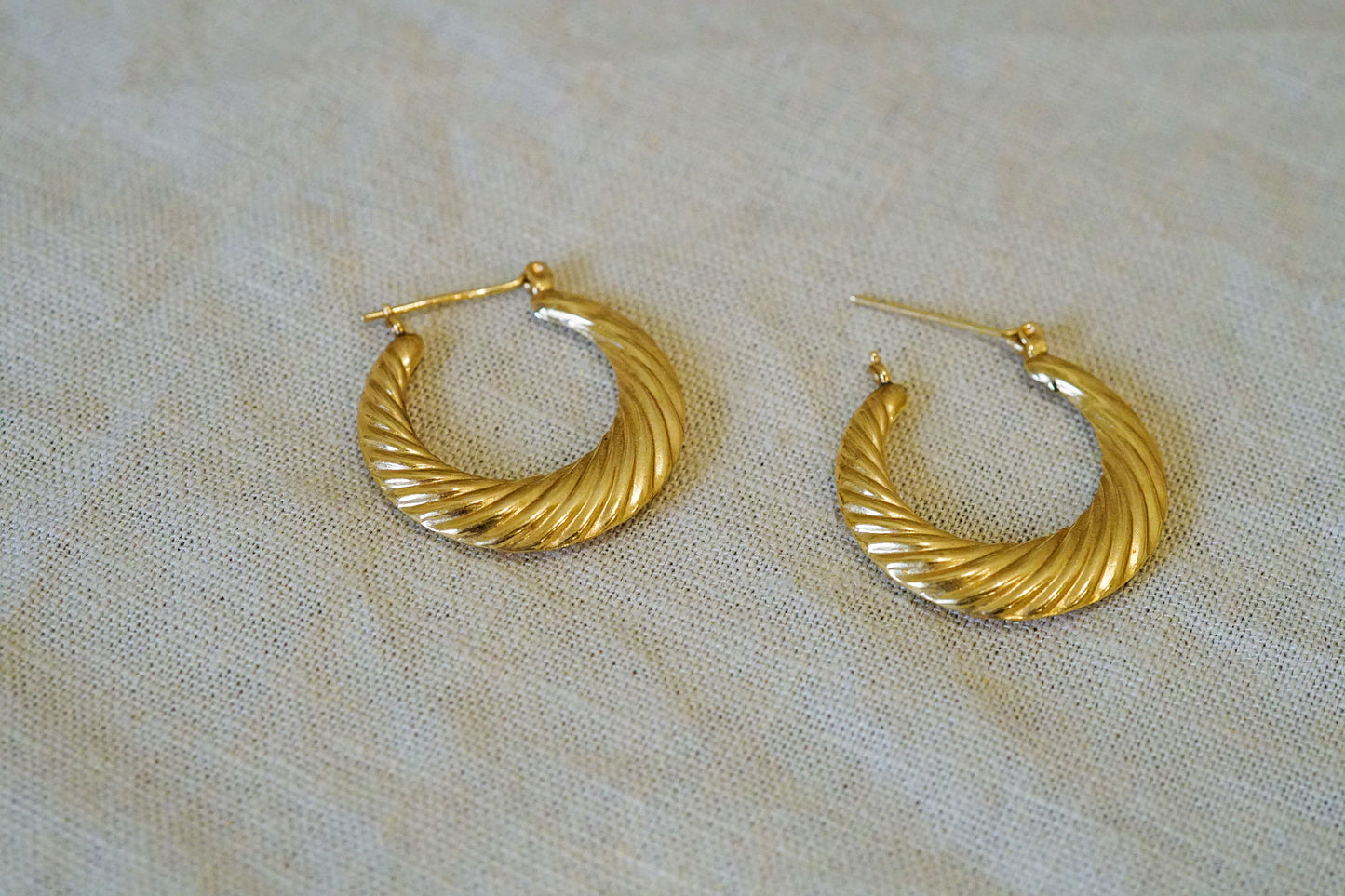 14k Solid Gold Grooved Hoop Earrings