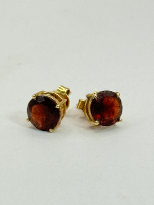 14k Gold Garnet Studs Earrings