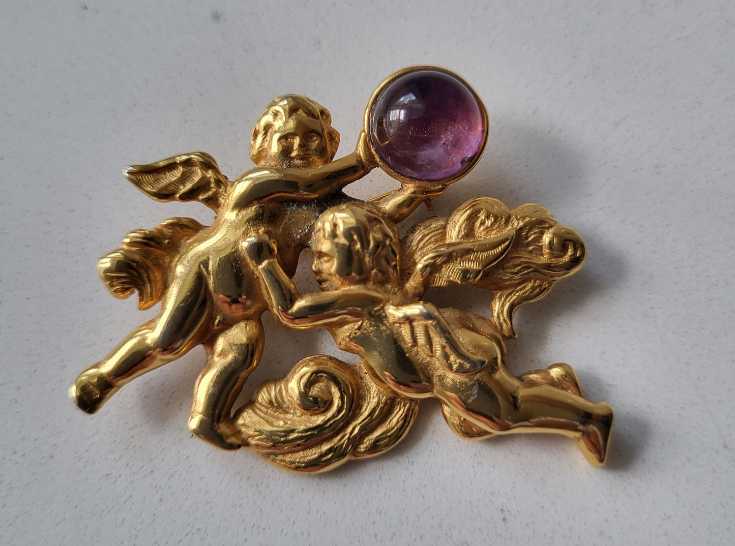 VINTAGE DOUBLE ANGEL WITH AMETHYST GOLDTONE BROOCH