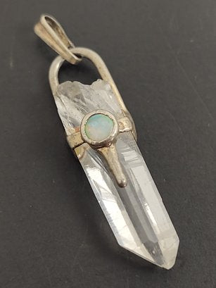 VINTAGE STERLING SILVER HEALING CRYSTAL PENDANT W/ SMALL OPAL CABOCHON